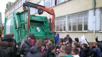 „Чистота – Искър“ ЕООД съвместно с Екобулпак АД, проведе информационно – образователна дейност в район Кремиковци и район Овча купел.